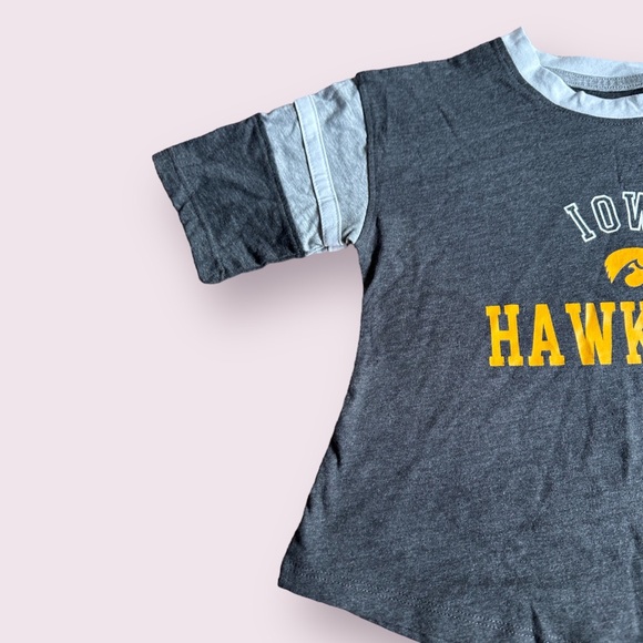 NWT Girls Rivalry Threads Iowa Hawkeyes Gray Short Sleeve Tee Shirt Size 6/6X - Picture 2 of 8